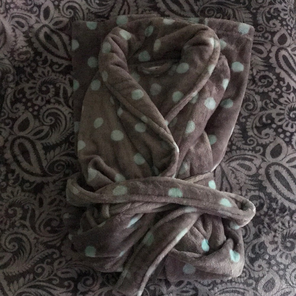 Comfy cozy NWT oversized gray polka dot robe